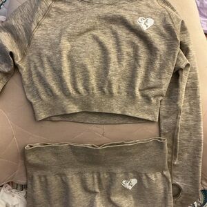 Women’s Best Cropped Sweatshirt and Pants Set